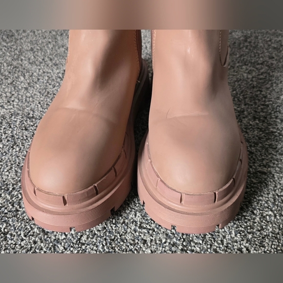 Forever 21 Unilady Boots Rubber Lug-Sole Chelsea Booties Tan Size 6.5 NWOB - Picture 3 of 9